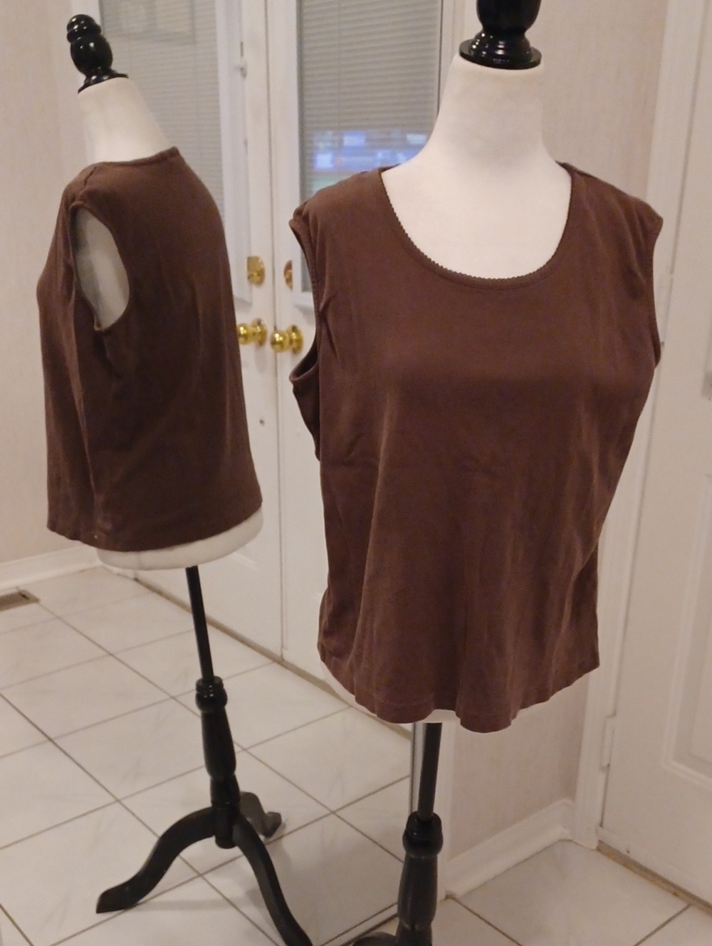 4/$30 Brown Sleeveless Scoop Neck Tank Top - Size Large